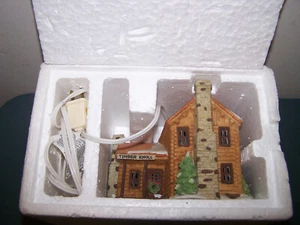 DEPT 56 NEW ENGLAND VILLAGE TIMBER KNOLL LOG CABIN W/LIGHT W/BOX 6544-7 - Picture 1 of 9