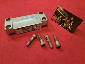 1983-1984 HONDA SHADOW VT700 VT750 HANDLEBAR CLAMP TOP MOUNT With Oem Bolts - Picture 1 of 7