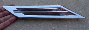 Cadillac CTS fender vent cowl insert badge Right RH Passenger trim molding OEM - Picture 1 of 2
