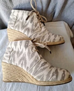 Toms Ikat Desert Espadrillas Zeppa, Grigio Bianco Stivaletti stringati Scarpe Stivali 7,5 - Foto 1 di 10