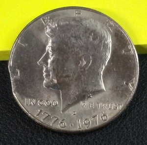 1976 D Kennedy Half Dollar CLIP ERROR !!! Bicentennial - Picture 1 of 2