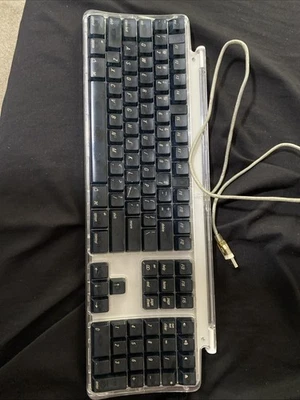APPLE PRO KEYBOARD M7803 USB WIRED CLEAR BLACK KEYPAD 2000 VTG TESTED & WORKING - Image 1 of 4