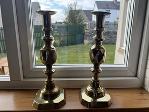 THE KING OF DIAMONDS Pair of Antique Victorian BRASS CANDLESTICKS 31.5 x 12 cm - Picture 1 of 9