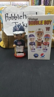 Nuevo en caja 2022 Udder Tuggers Vintage Boy Timber Rattlers Bobblehead Blood Drive 8/13 Foto 1 de 3