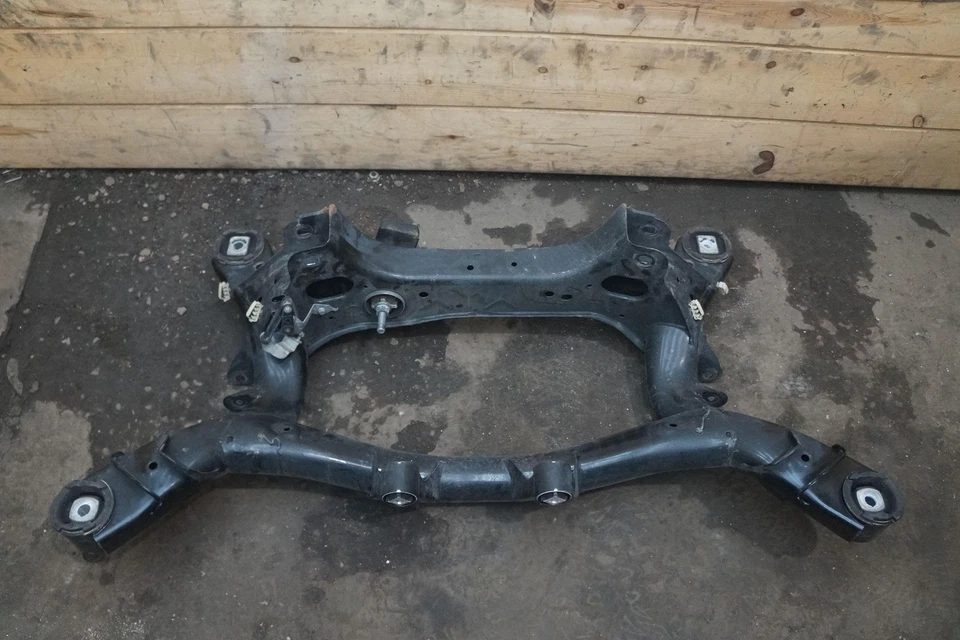 Rear Suspension Subframe Cradle Crossmember OEM 33316792505 BMW M235i F22 2014 Foto 1 de 4