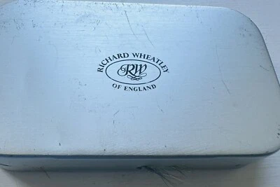Caixa de moscas de espuma vintage Richard Wheatley com 50 moscas de salmão - Imagem 1 de 4