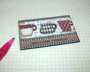 TAZAS DE CAFÉ en miniatura Welcome Friends Alfombra de cocina: CASA DE MUÑECAS 1:12 - Imagen 1 de 1