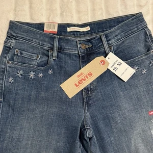 New Levi’s Women’s 505 Straight Jeans Size 6 Medium 28x32 – Embroidered Floral - Picture 1 of 10
