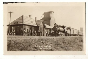 RPPC Postkarte CHICAGO NORTHWESTERN/C&NW RAILWAY DEPOT am ARTHUR IOWA Zug 1910er - Bild 1 von 2