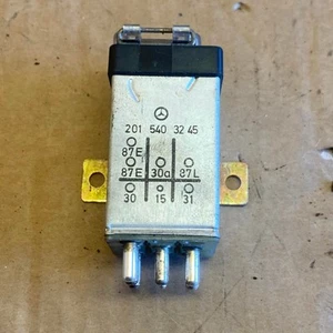 Mercedes-Benz W124 W201 OVP Overload Protection Control Relay 2015403245 - Picture 1 of 5
