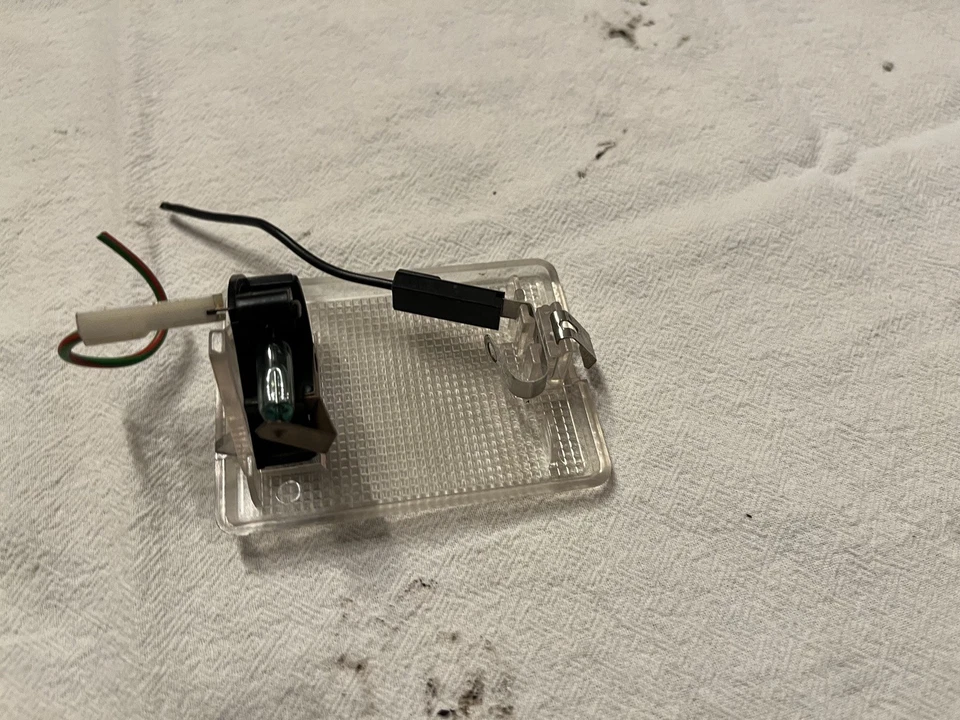 Luz de maletero Volvo 740 OEM #130-7919 - Repuesto genuino de fábrica Foto 1 de 4