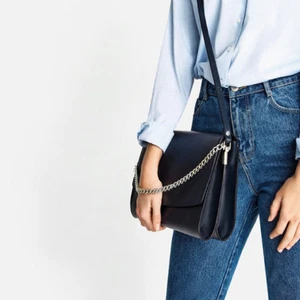 ZARA NAVY BLUE LEATHER CROSSBODY BAG WITH CHAIN FW16 NEW - Picture 1 of 5