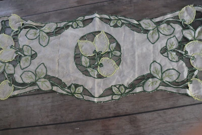 BEAU NAPPERON  en TISSU ( LIN ou COTON) ajouré , citron, chemin de table - Photo 1/4