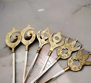 Set di 6 spiedini in acciaio turchi decorati con manici in ottone - Foto 1 di 6