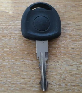 CURTIS VAUXHALL OPEL KEY BLANK CHIPPED NEW PART NO TKB VX2 - Picture 1 of 2