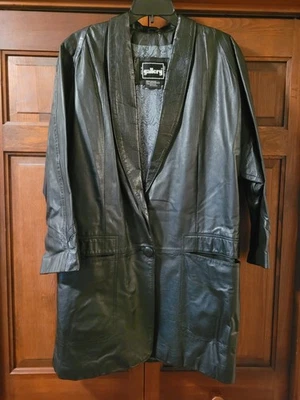 Abrigo de conducción para mujer marca Gallery mediano 100 % cuero. Bellamente mantenido. Foto 1 de 4