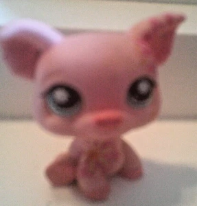 Littlest Pet Shop LPS Pig #1065 Pink Postcard Pig Flower Decal teal  eyes🩷 - Picture 1 of 2