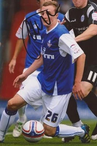 OLDHAM: CARL WINCHESTER SIGNED 6x4 ACTION PHOTO+COA - Picture 1 of 1