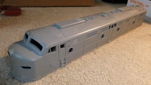 MTH O Scale Diesel Locomotive Body Shell Undecorated Gray 17.5" Long - Picture 1 of 3