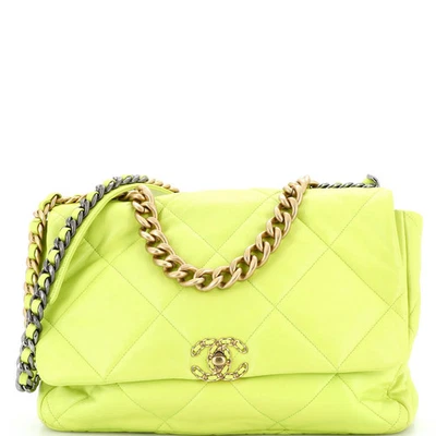 Maxi bolso Chanel 19 solapa cuero acolchado Foto 1 de 4