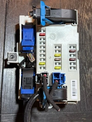 OEM 2015-2017 Chrysler 200 2.4L  Body Control Module BCM - Image 1 of 4