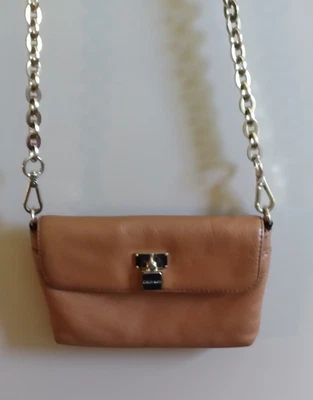 Bolso Bandolera Calvin Klein Tostado/Dorado Cuero Guijarro Suave Cuero/Correa de Cadena Foto 1 de 4