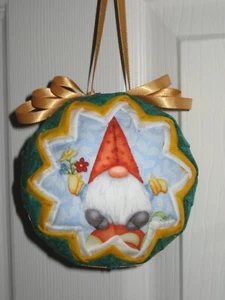 Gartenzwerg; grün/gold; 4 Zoll runde Neuheit Kugel, Made in USA  - Bild 1 von 2