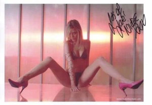Nikki Theobald - Modelo/Actriz - Foto Firmada - Certificado de Autenticidad (13377) - Imagen 1 de 1