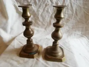 GOOD PAIR OF VINTAGE BRASS CANDLESTICKS, BALUSTER CANDLESTICKS ON OCTAGONAL BASE - Picture 1 of 10