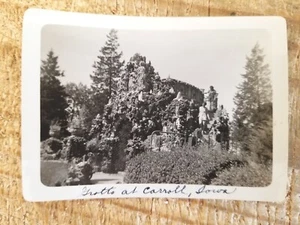 GIRLS AT CARROLL GROTTO,IOWA,1938.VTG 3.6" x 2.6" PHOTO/1 - Picture 1 of 3