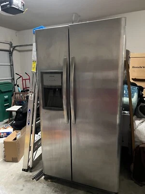 Refrigerador Frigidaire FRSS2623AS 25,6 pies³ - gris Foto 1 de 3