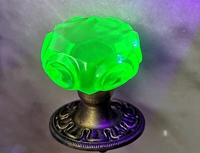 POIGNÉE Bouton de PORTE - VERRE / cristal VERT d'URANIUM - Baccarat 55 mm - Photo 1/4