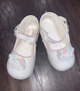 Vintage Baby Girl Size 2 Wee Kids Crib Shoes - Picture 1 of 3