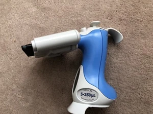 Vistalab Technologies Ergonomic Multichannel Digital Pipette (5-250 uL) - Picture 1 of 4