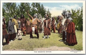 Postal antigua de indios nativos americanos de la década de 1910 "THE WEDDING DANCE" Colortype Co. - Imagen 1 de 2