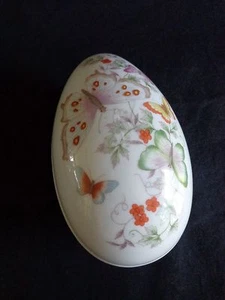 CAJA DE BARATIJAS AVON MARIPOSA 5,5" en forma de huevo borde de oro 22 K vintage 1979 porcelana - Imagen 1 de 7