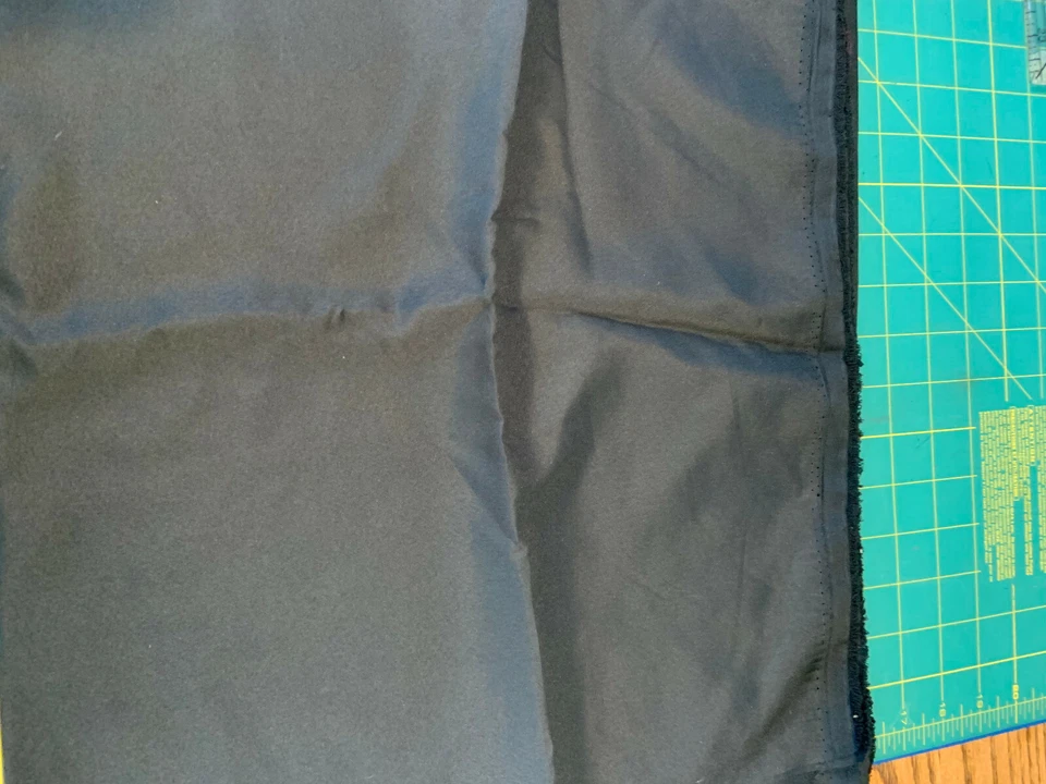 Tela forrada crepé negra de 1 yarda X 58" Foto 1 de 1