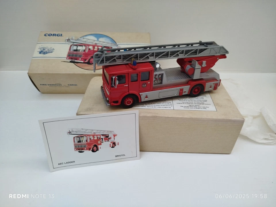 Camion Pompieri Aec Landder Bristol Corgi L.E. 1:50 - Immagine 1 di 3