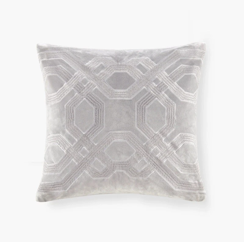 Almohada decorativa Croscill Classics Biron 18" x 18" plateada Foto 1 de 4