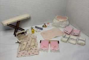 Vintage Miniatur Puppenhaus Zubehör Bad / Wäsche / Nähen - Bild 1 von 12