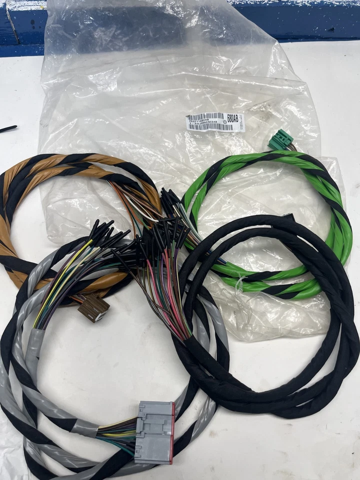 OEM 2014-2016 RAM 1500 2500 3500 UPFITTER JUMPER WIRE WIRING HARNESS P68211680AB - Image 1 of 1