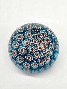 Pisapapeles de vidrio artístico Millefiori soplado a mano azul blanco y rojo - Imagen 1 de 8