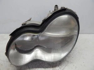 MERCEDES C220 W203 4DR 00-07 HEADLIGHT/HEADLAMP PASSENGER - Picture 1 of 8