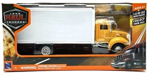 NEW RAY PETERBILT 335 BOX TRUCK LONG HAUL TRUCKER 1:43 SCALE - Picture 1 of 2