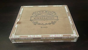 Antica scatola portasigari Camacho fatta a mano 25 pezzi VUOTA da collezione 8,5 x 6,75 x 1,5 - Foto 1 di 15