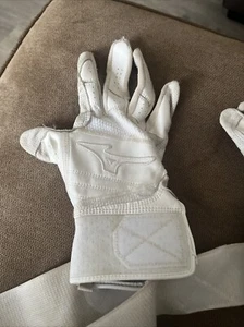 Batting Gloves - Picture 1 of 7