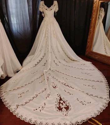 Bridal Original Wedding Gown Dress Sz 10 Ivory Classic Elegant Short Sleeve  - Image 1 of 4