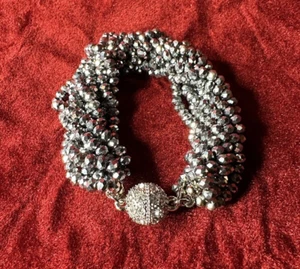 Beaded Bangle Black Gray Bracelet Sparkle Gunmetal Twisted Magnet Closure - Picture 1 of 6