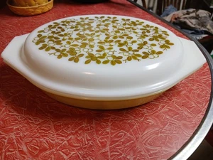 Vtg Pyrex VERDE OLIVE Split Divided Casserole Dish With Lid 1.5 Qt Yellow Green  - Picture 1 of 7