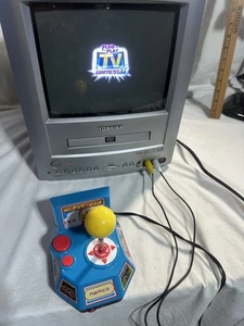 Toshiba MD9DM1R 9" CRT Color TV DVD Player Combo Retro Gaming TV Tested Working - Picture 1 of 5